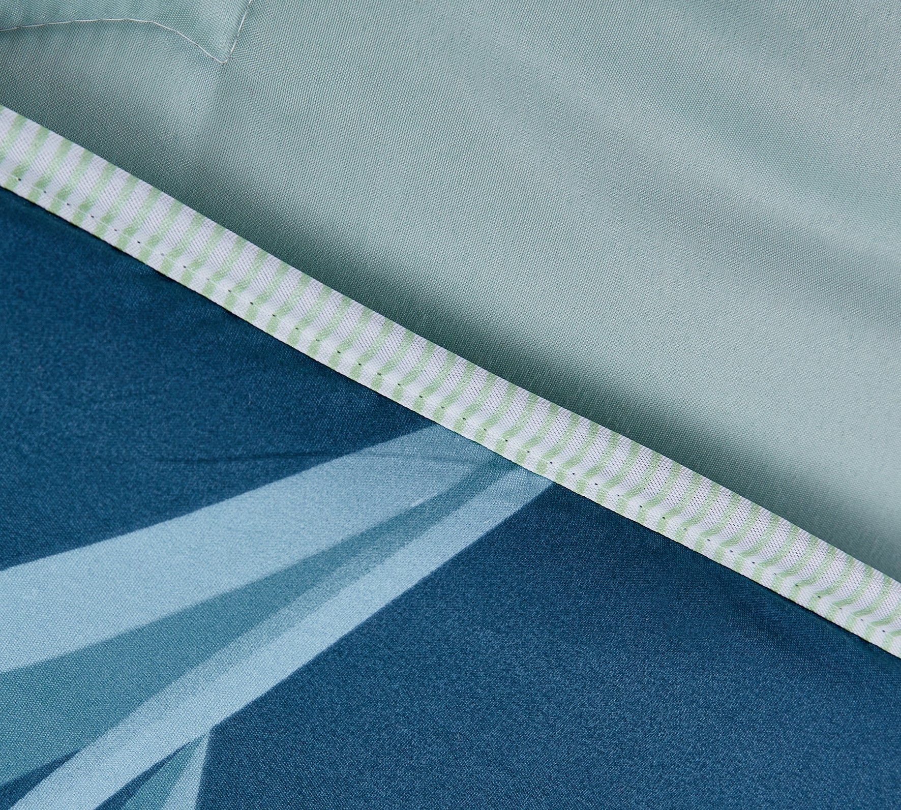 Imagen de Relleno Nórdico Edredón Nórdico Reversible de Microfibra 300gr/m² en color Verde de Meishida