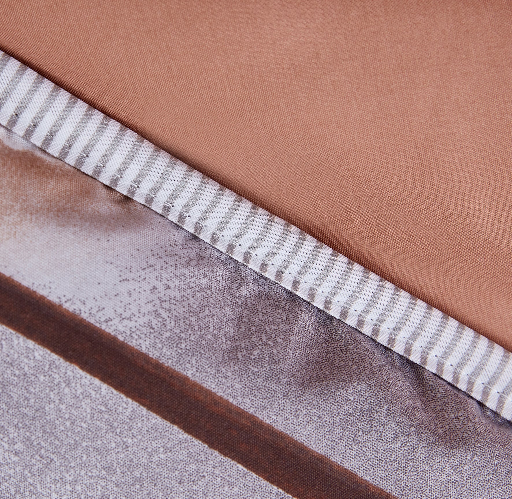 Imagen de Relleno Nórdico Edredón Nórdico Reversible de Microfibra 300gr/m² en color Marrón de Meishida